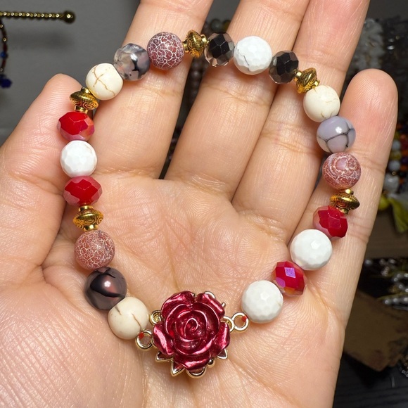 🌹 Agate & Howlite 8mm Rose Bracelet ❤️ - Picture 1 of 2